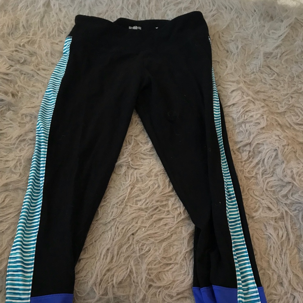 Kohl’s black and blue combo Capri leggings